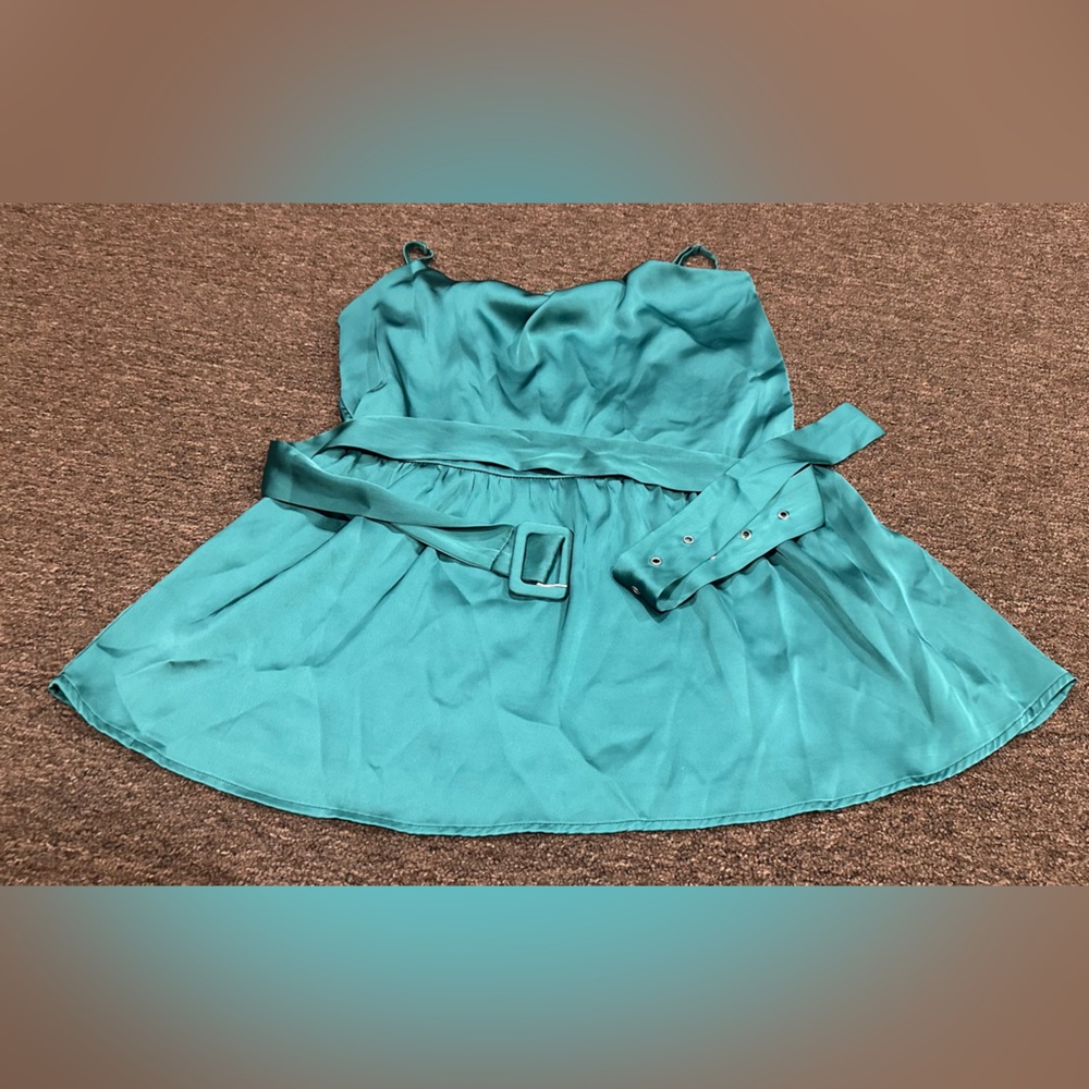 EUC In The Style 14 Emerald Green Layered shiny tank top spaghetti strap belt
